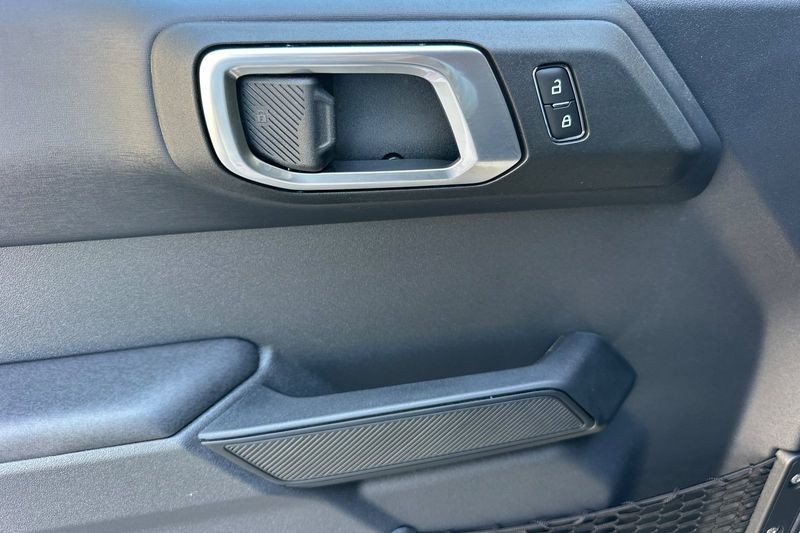 Ford Bronco Vehicle Full-screen Gallery Image 10