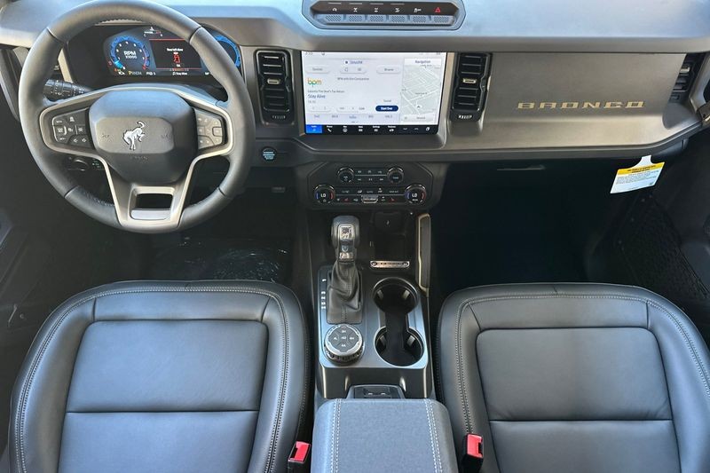 Ford Bronco Vehicle Full-screen Gallery Image 14