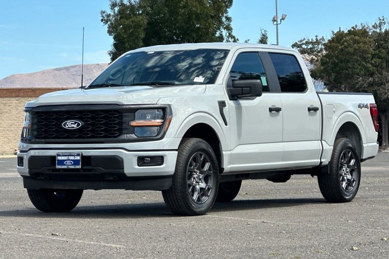 Ford F-150 Vehicle Full-screen Gallery Image 07