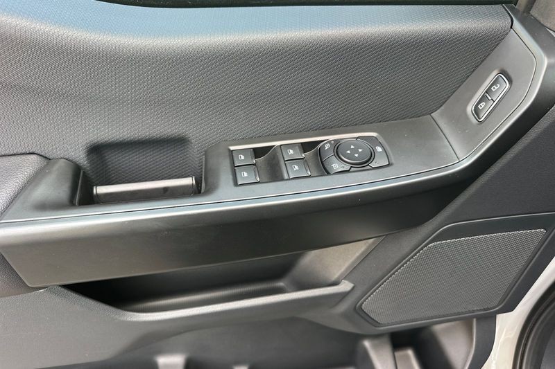 Ford F-150 Vehicle Full-screen Gallery Image 10