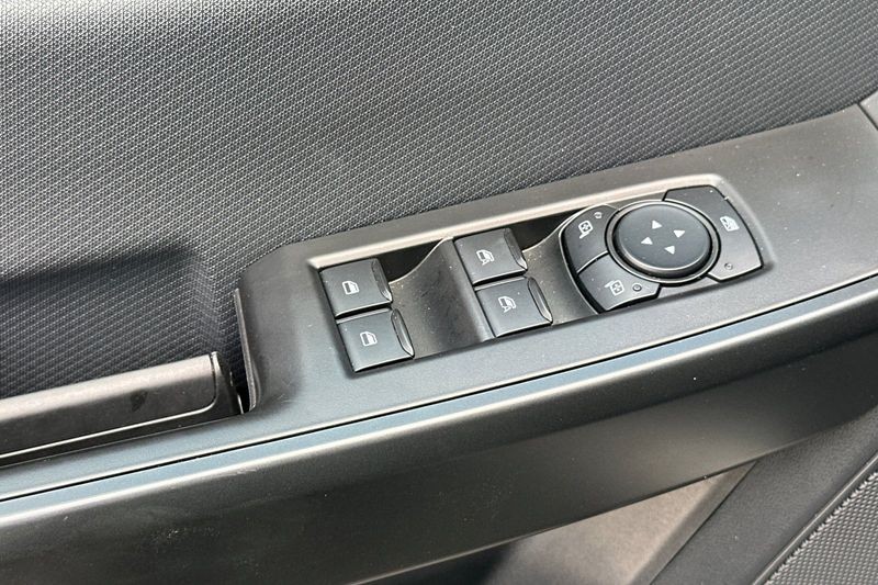 Ford F-150 Vehicle Full-screen Gallery Image 11