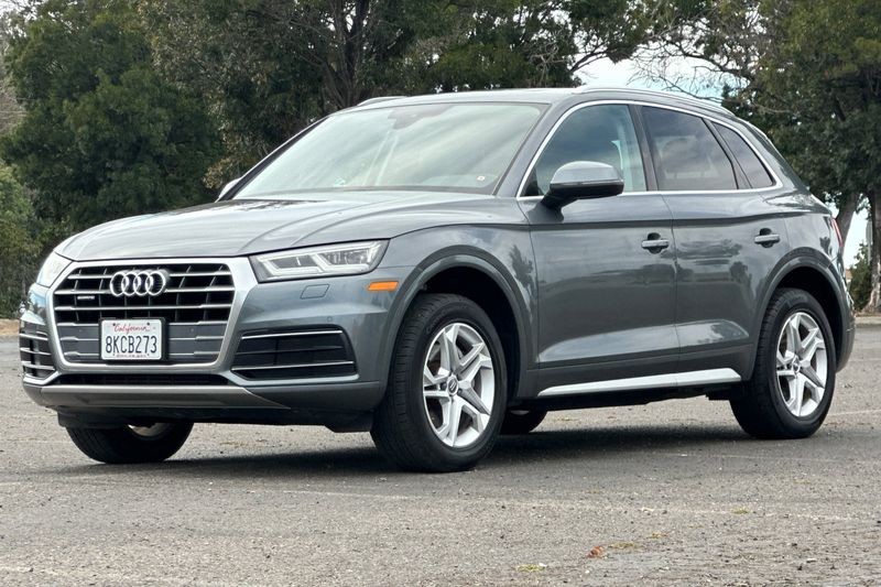 Audi Q5 Vehicle Full-screen Gallery Image 07
