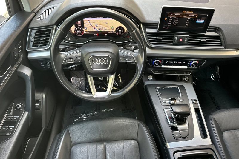 Audi Q5 Vehicle Full-screen Gallery Image 15