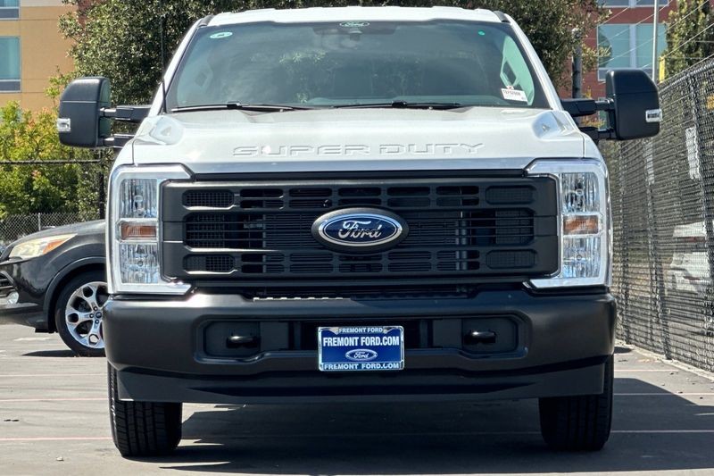 Ford F-250SD Vehicle Full-screen Gallery Image 08