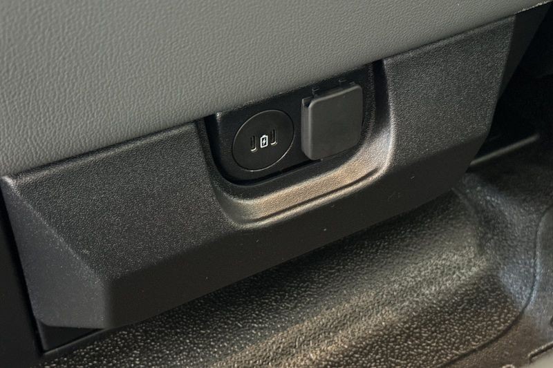 Ford F-250SD Vehicle Full-screen Gallery Image 13