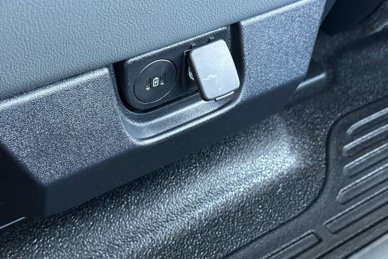 Ford F-250SD Vehicle Full-screen Gallery Image 13