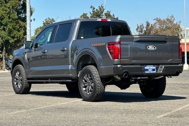 Ford F-150 Vehicle Full-screen Gallery Image 05