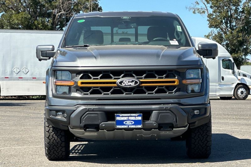 Ford F-150 Vehicle Full-screen Gallery Image 08