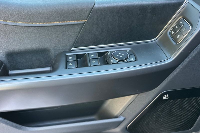 Ford F-150 Vehicle Full-screen Gallery Image 10