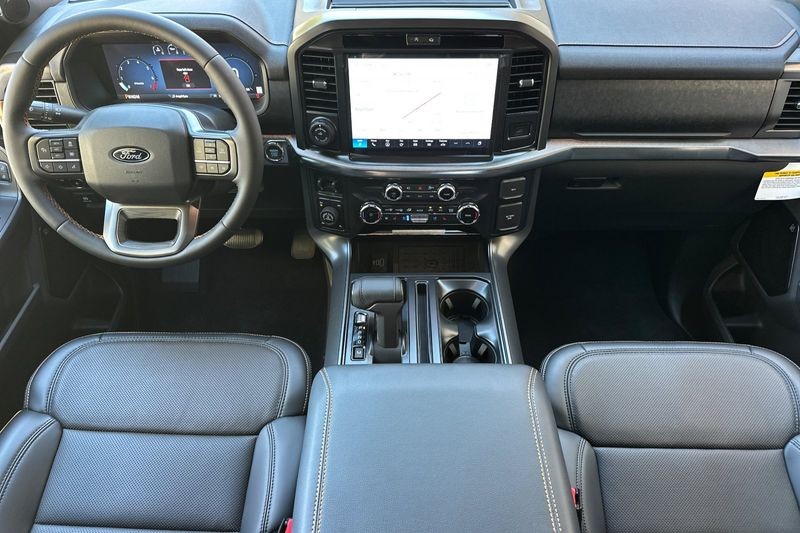 Ford F-150 Vehicle Full-screen Gallery Image 14
