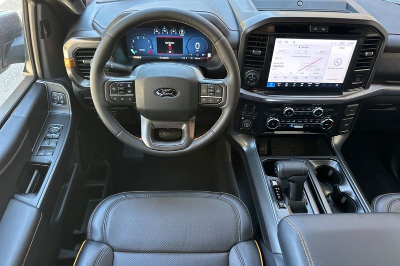 Ford F-150 Vehicle Full-screen Gallery Image 15