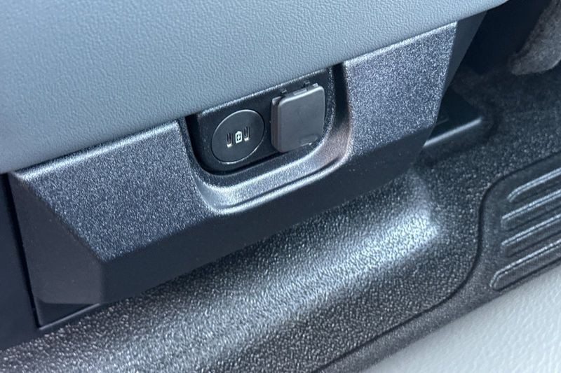 Ford F-250SD Vehicle Full-screen Gallery Image 13