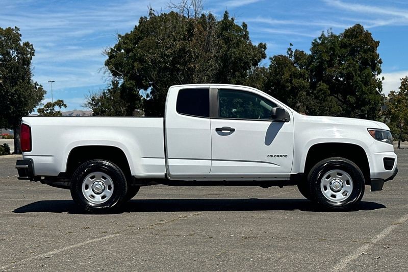 Chevrolet Colorado Vehicle Full-screen Gallery Image 02