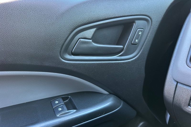 Chevrolet Colorado Vehicle Full-screen Gallery Image 11