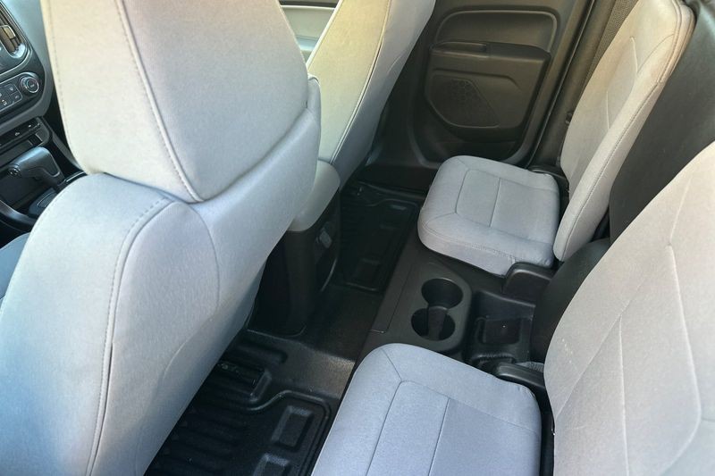 Chevrolet Colorado Vehicle Full-screen Gallery Image 14