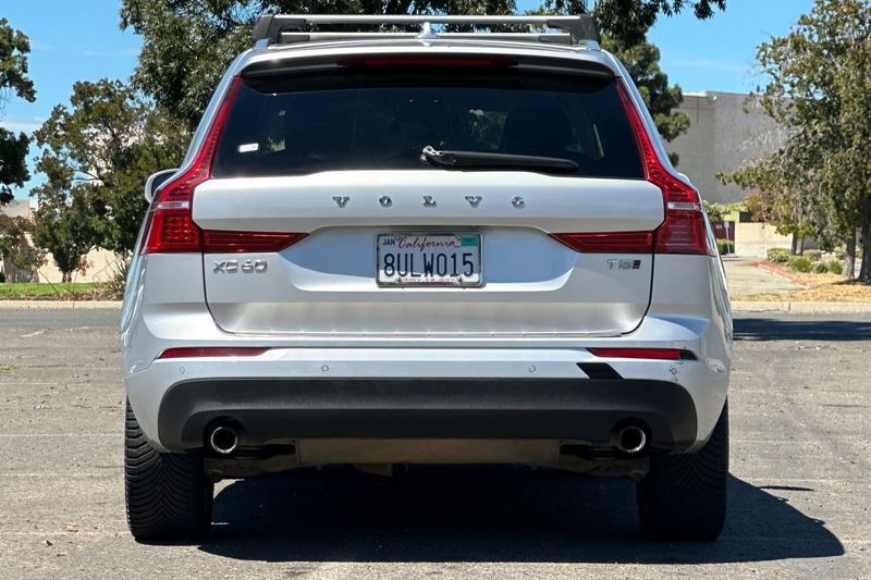 Volvo XC60 Vehicle Full-screen Gallery Image 04