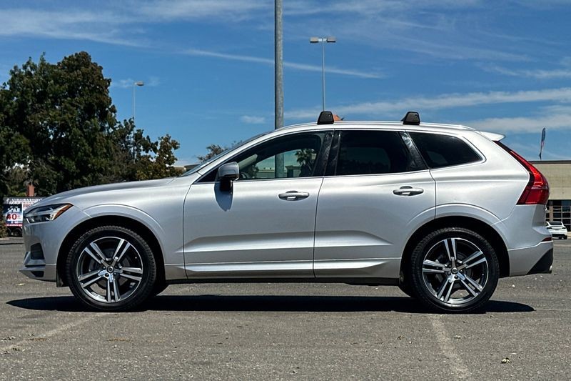 Volvo XC60 Vehicle Full-screen Gallery Image 07