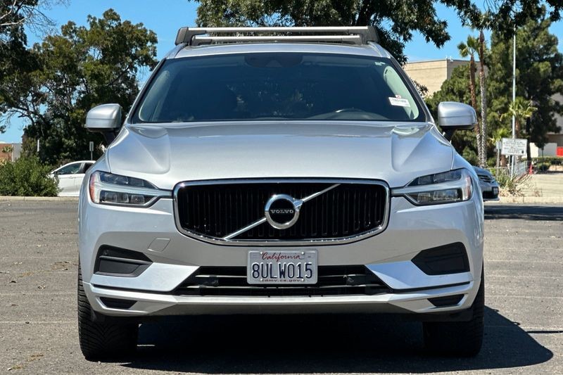 Volvo XC60 Vehicle Full-screen Gallery Image 09