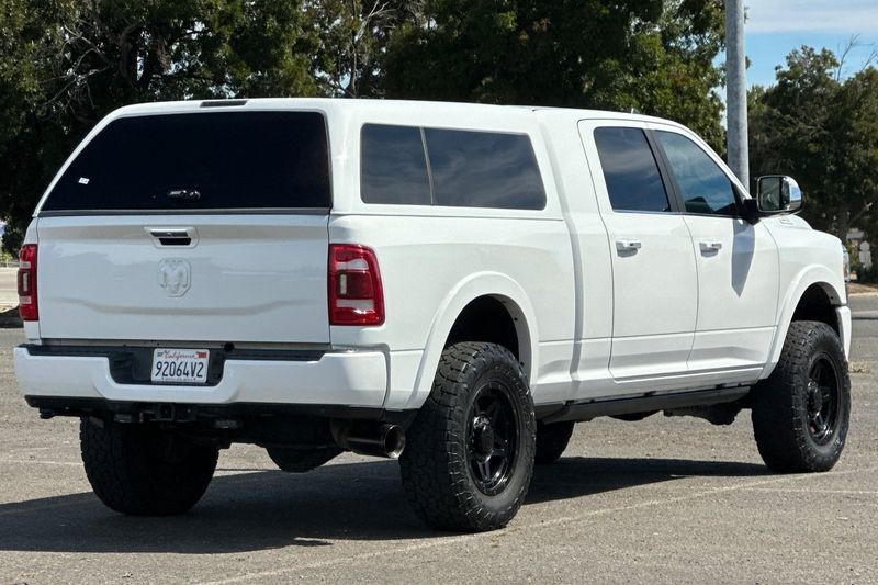 Ram 2500 Vehicle Full-screen Gallery Image 03