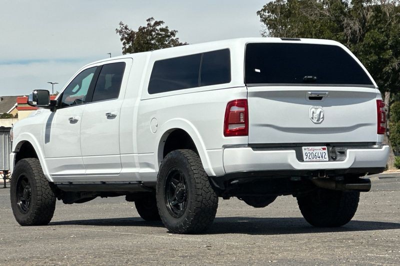 Ram 2500 Vehicle Full-screen Gallery Image 05