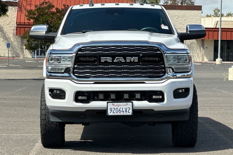 Ram 2500 Vehicle Full-screen Gallery Image 09