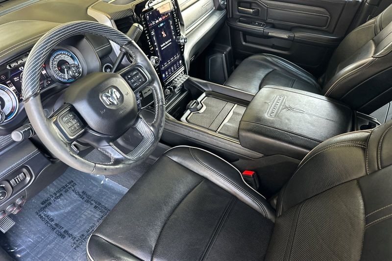 Ram 2500 Vehicle Full-screen Gallery Image 10