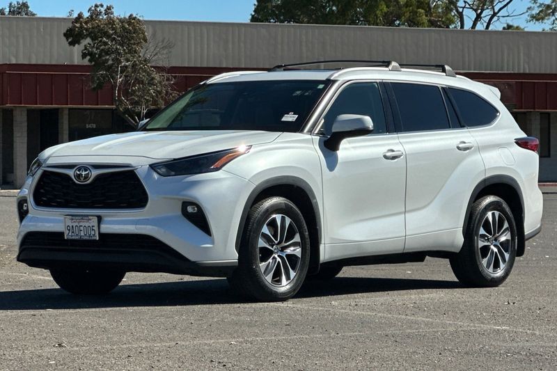 Toyota Highlander Vehicle Full-screen Gallery Image 08