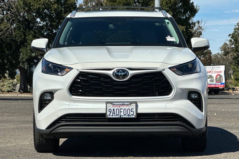 Toyota Highlander Vehicle Full-screen Gallery Image 09