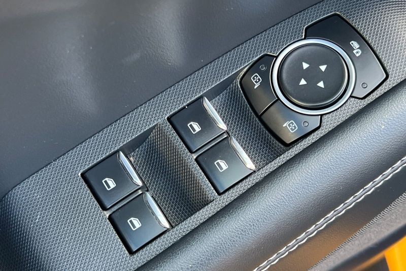 Ford Mustang Mach-E Vehicle Full-screen Gallery Image 12