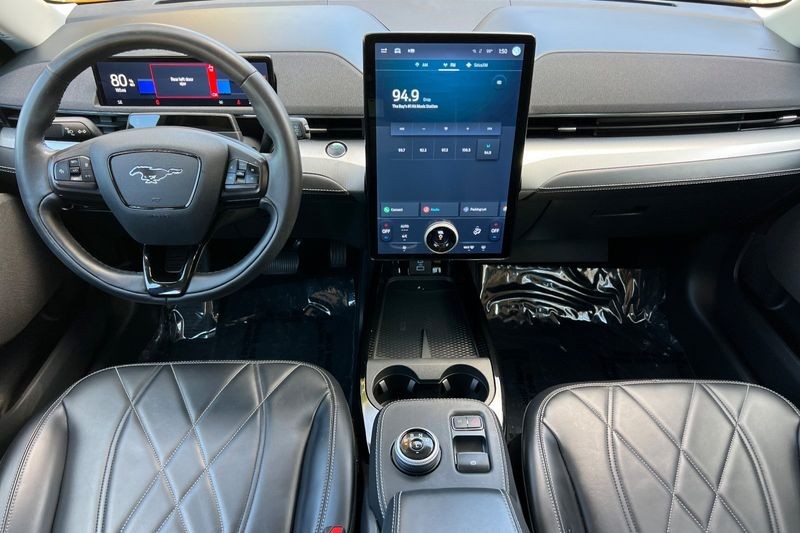 Ford Mustang Mach-E Vehicle Full-screen Gallery Image 15