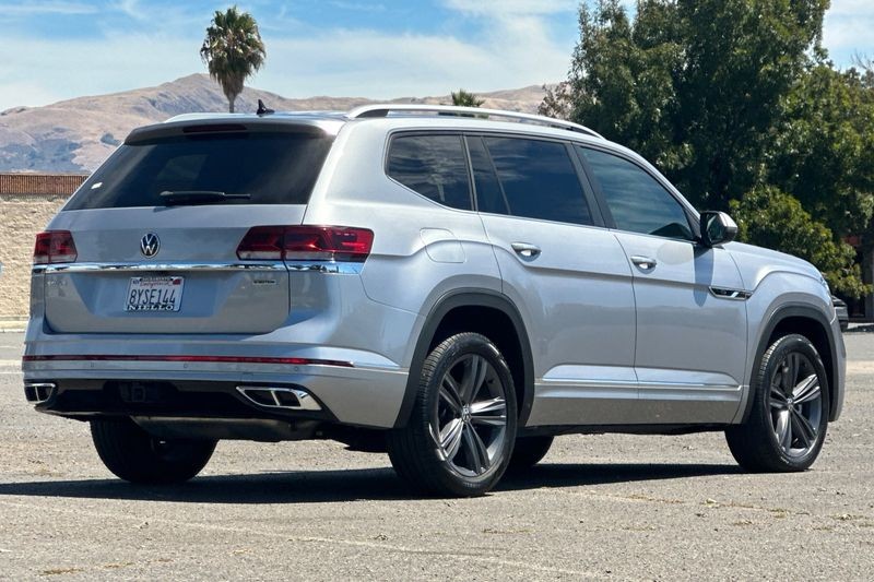 Volkswagen Atlas Vehicle Full-screen Gallery Image 03