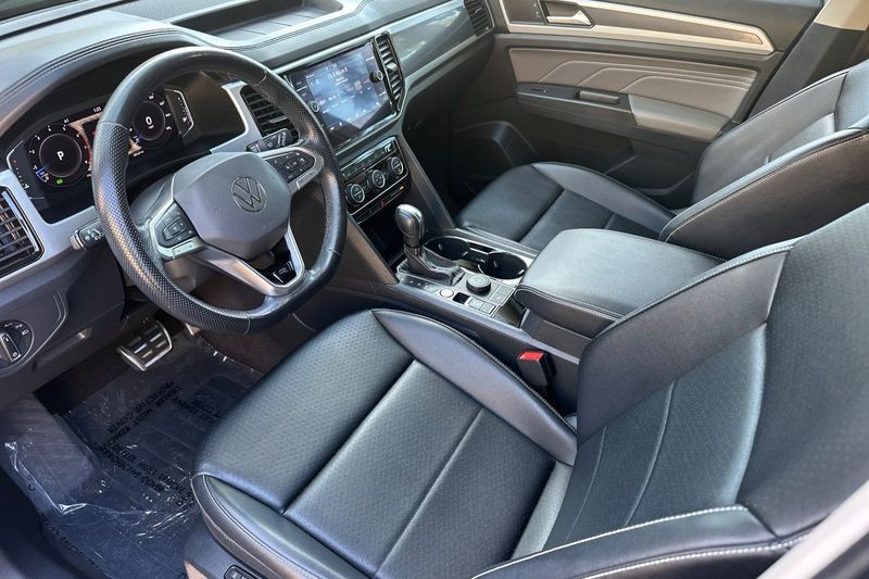Volkswagen Atlas Vehicle Full-screen Gallery Image 10