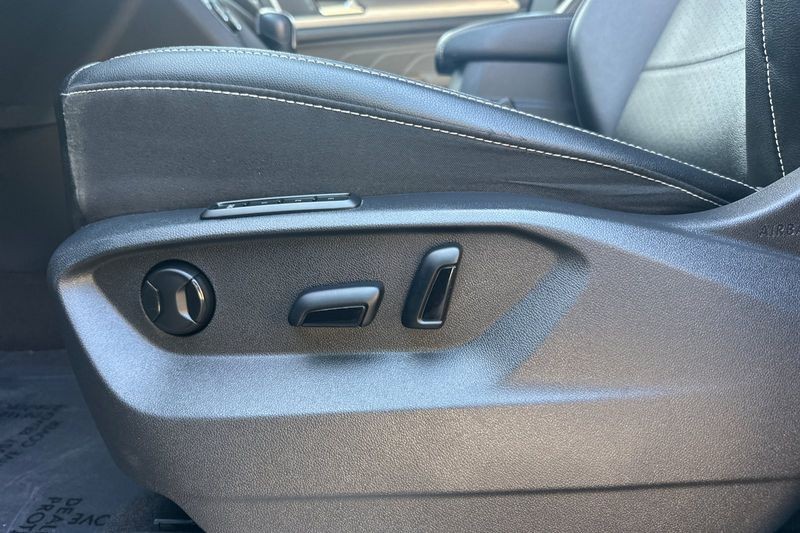 Volkswagen Atlas Vehicle Full-screen Gallery Image 13