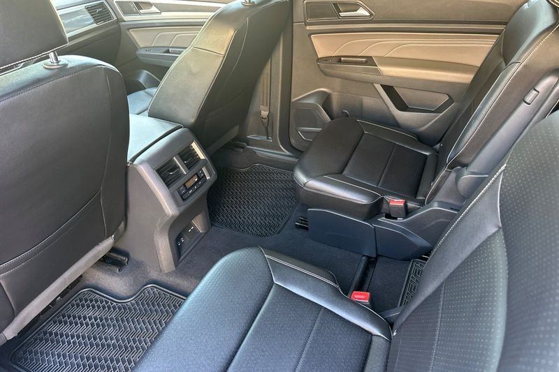 Volkswagen Atlas Vehicle Full-screen Gallery Image 14