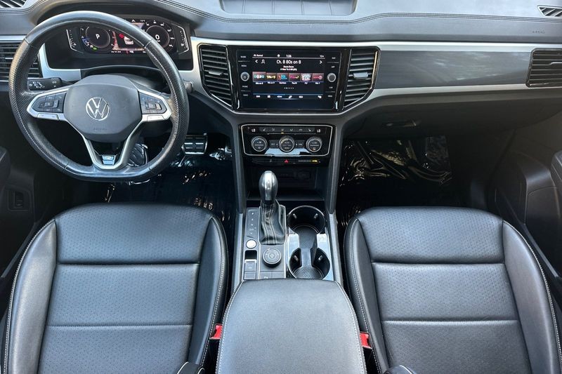Volkswagen Atlas Vehicle Full-screen Gallery Image 15