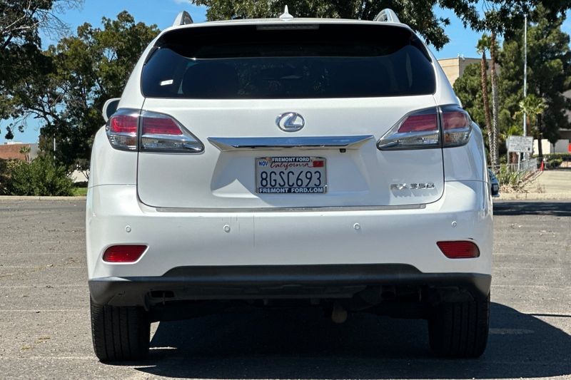 Lexus RX Vehicle Full-screen Gallery Image 04