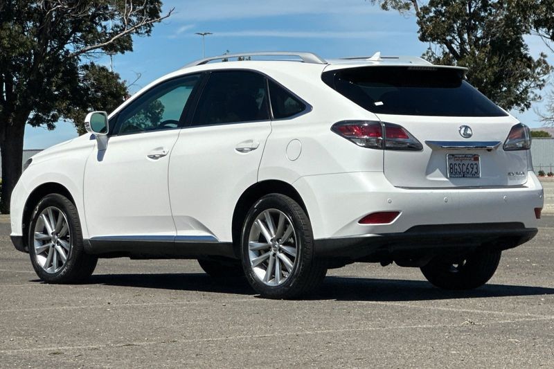 Lexus RX Vehicle Full-screen Gallery Image 05