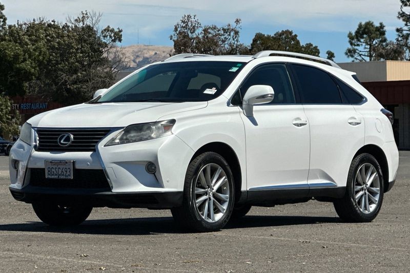 Lexus RX Vehicle Full-screen Gallery Image 07