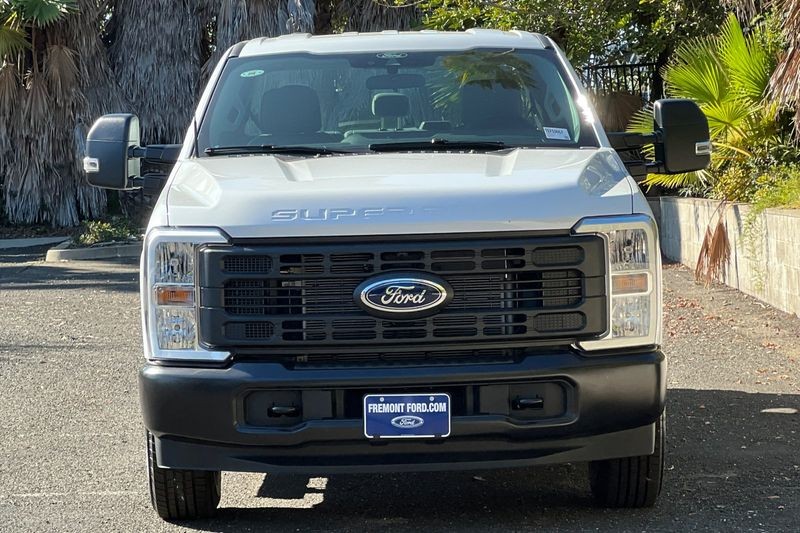 Ford F-250SD Vehicle Full-screen Gallery Image 08