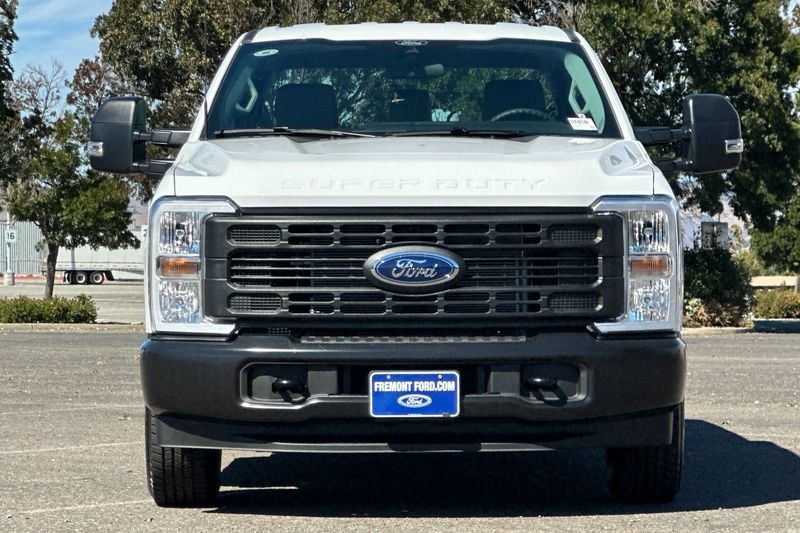 Ford F-250SD Vehicle Full-screen Gallery Image 08