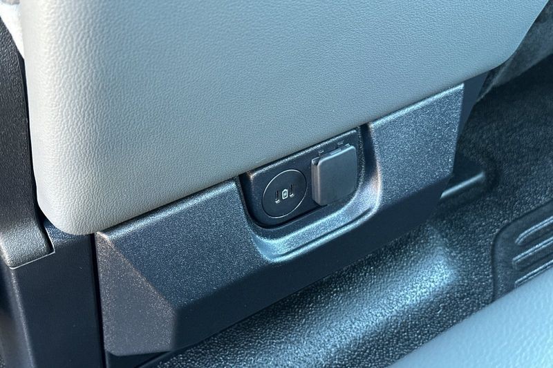 Ford F-250SD Vehicle Full-screen Gallery Image 13