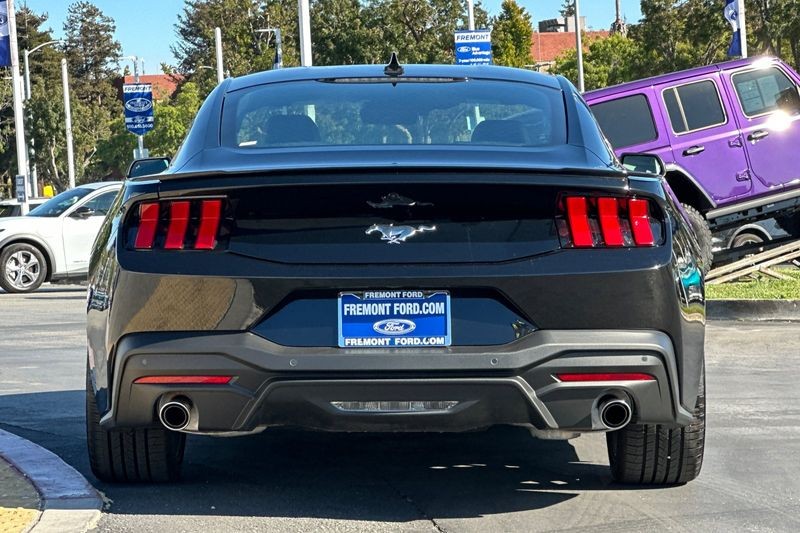Ford Mustang Vehicle Full-screen Gallery Image 04
