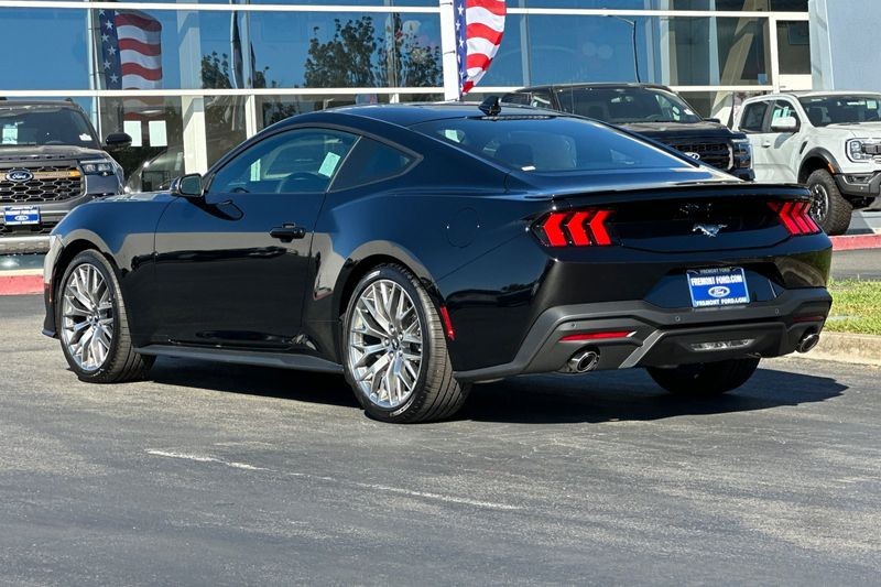 Ford Mustang Vehicle Full-screen Gallery Image 05