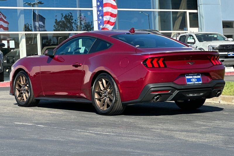 Ford Mustang Vehicle Full-screen Gallery Image 05