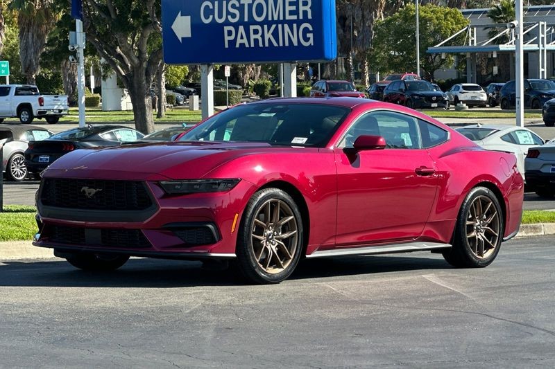 Ford Mustang Vehicle Full-screen Gallery Image 07