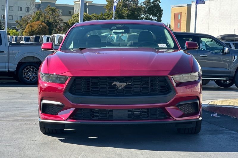Ford Mustang Vehicle Full-screen Gallery Image 08
