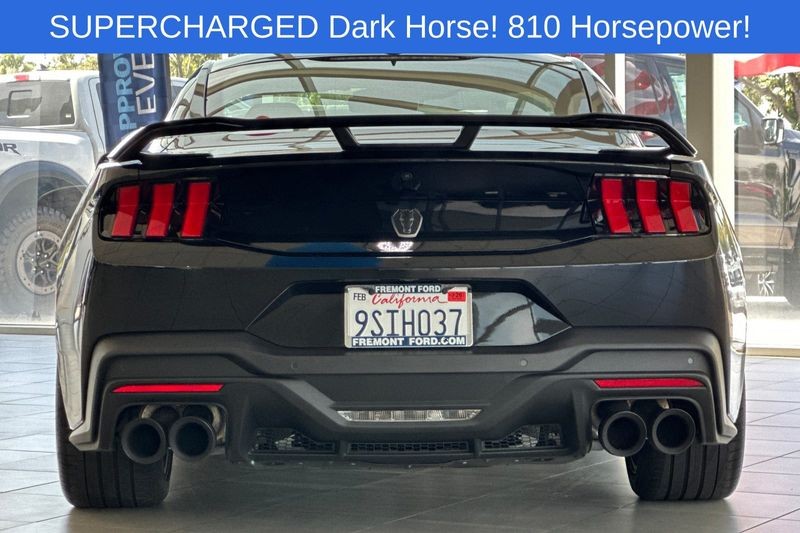 Ford Mustang Vehicle Full-screen Gallery Image 04