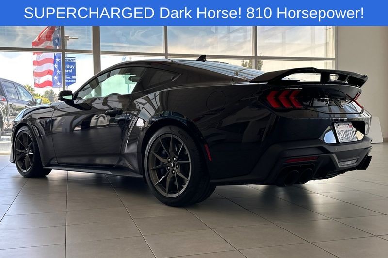 Ford Mustang Vehicle Full-screen Gallery Image 05