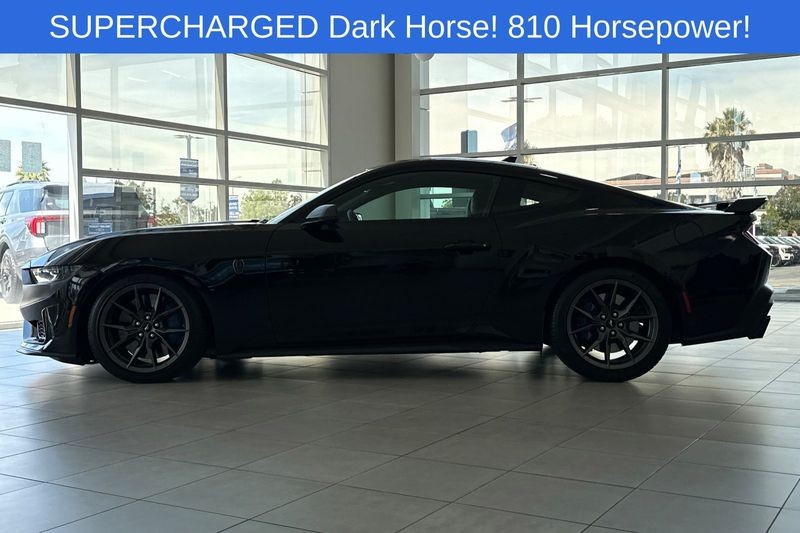 Ford Mustang Vehicle Full-screen Gallery Image 06