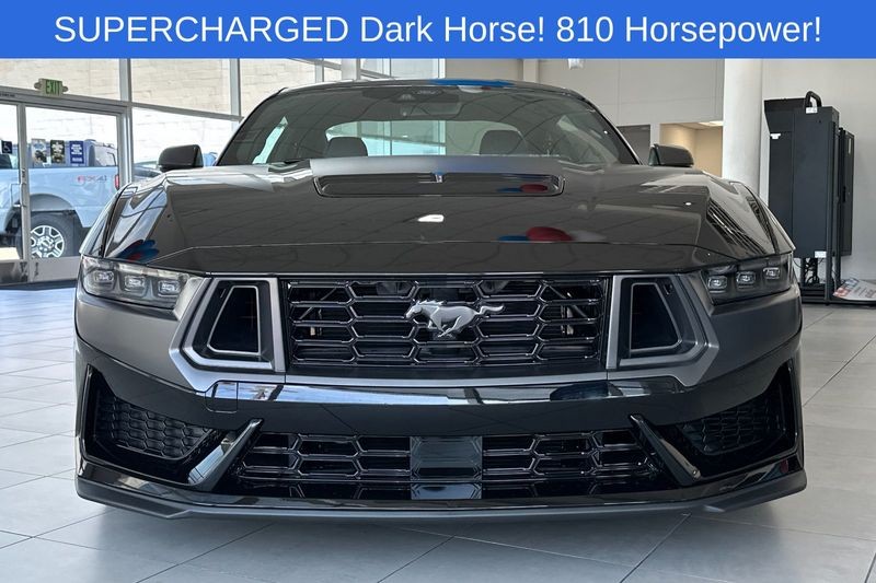 Ford Mustang Vehicle Full-screen Gallery Image 08